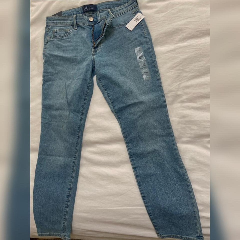 Gap mid rise super skinny leg jeans!